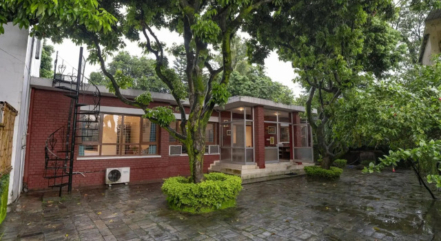 SaffronStays Doon Garden Villa - near Doon School and Mall Road, Rezervovat Vila Hotely v Uttarakhand s parkováním, Parkování