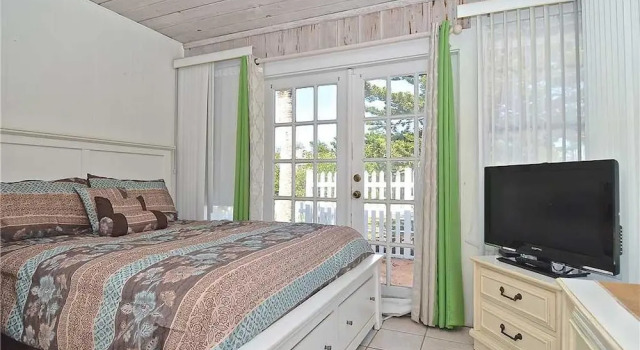 Siesta Shores B13 - Three Bedroom Condo