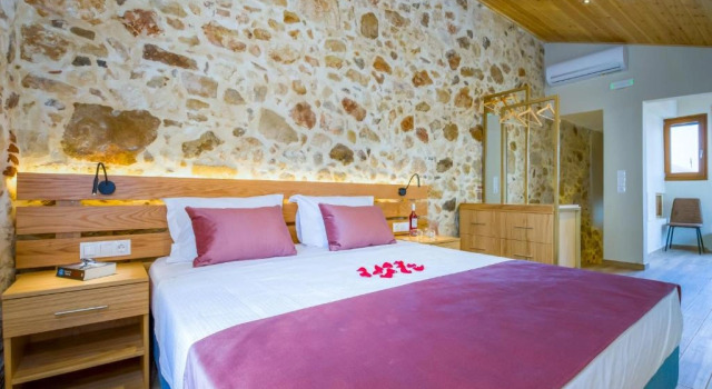 Одноместный люкс Superior с балконом Elma Suites