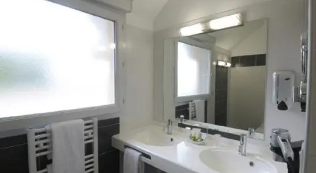 Номер Standard Logis Hôtel de la Tour