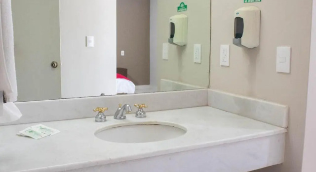 Полулюкс Deluxe Hotel Huizache