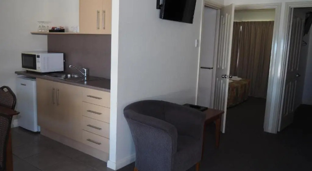 Семейный люкс Pittsworth Motor Inn