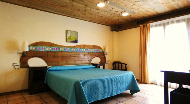 El Jou Hotel Restaurante, Prenota Hotel Guardiola de Bergueda Bergueda