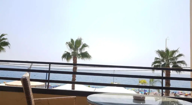 Апартаменты c 1 комнатой seafront Polifemo