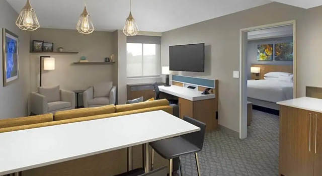 Двухместный люкс c 1 комнатой Delta Hotels by Marriott Seattle Everett
