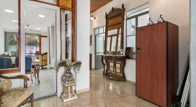 Коттедж To Hani - Large Traditional House
