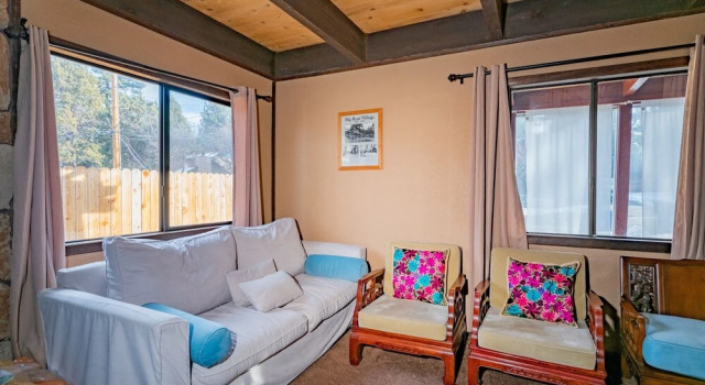 Hope's Cabin - Free Ski/snowboard Rental! - 2br/1.5ba/fireplace/barbeque 2 Bedroom Home, Забронировать Отель Биг-Бэар-Сити San Bernardino Mountains