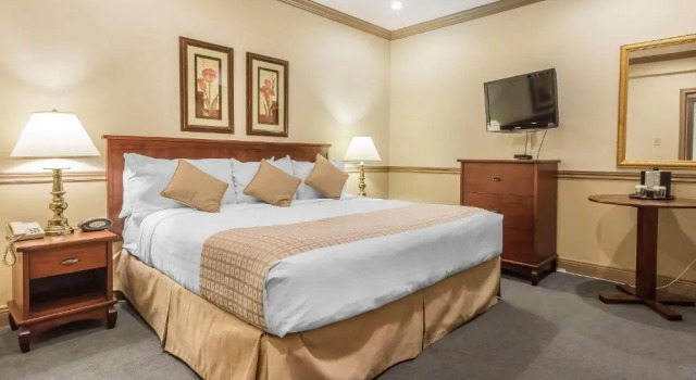 Четырёхместный номер Standard Inn on the Lake