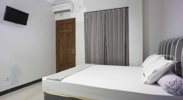 RedDoorz @ Blok A, Book Hotel Kebayoran Baru Jakarta