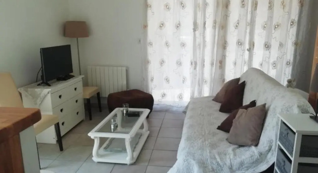Апартаменты Studio en rez de jardin narbonne