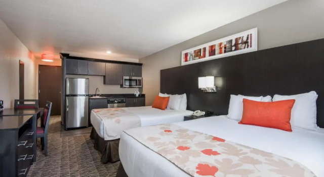 Четырёхместный номер Deluxe Hawthorn Suites Las Vegas