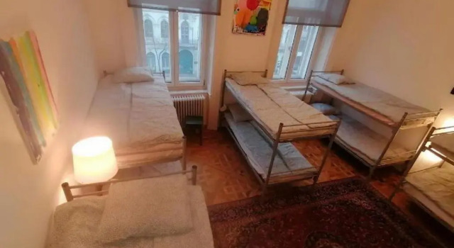 Кровать в общем номере Traffic Hostel