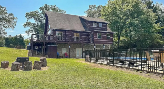 Коттедж Cherokee Lake Cabin w/ Deck & Kayaks!