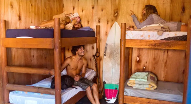Кровать в общем номере Compay Hostel La Pedrera
