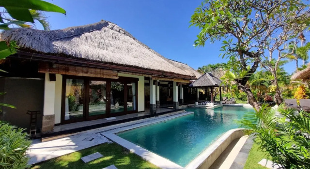 Семейная вилла с 3 комнатами The Maya Seminyak Villas