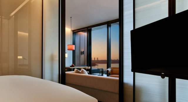 Люкс с балконом Lohkah Hotel & Spa Xiamen