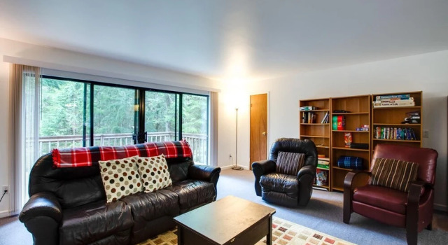 76mbr - Wifi - Pets Ok - Hot Tub - Sleeps 9 4 Bedroom Home, Buchen Sie Ferienhaus Villen in Glacier, Villa