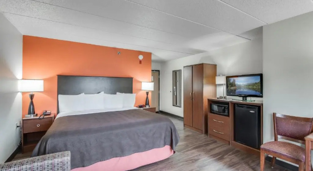 Люкс AmericInn by Wyndham Coon Rapids