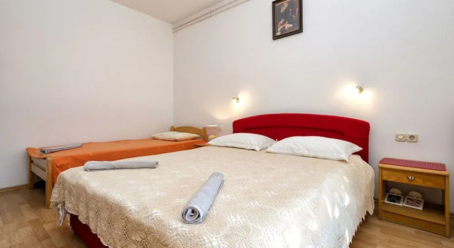 Apartments Draganic, Prenota Appartamento Hotel a Croatian Islands con parcheggio, Parcheggio
