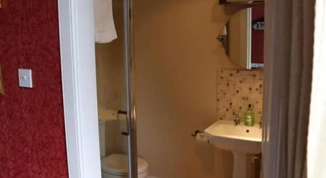 The Pines Guesthouse, Book Bed and Breakfast Hoteller i Grampian med parkering, Parkering