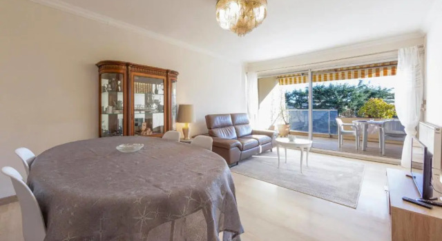 3 bedroom apartment of 90m2 with a spacious terrasse and a parking spot !
