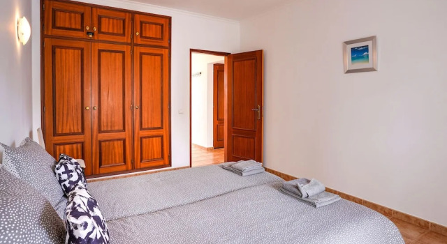 Excellent one Bedroom Apartment in Meia Praia, With Communal Pool