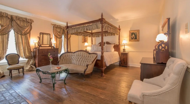 The Burn Bed and Breakfast, Book Bed and Breakfast Hoteller i Mississippi med pool, Swimmingpool