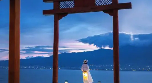 Dali · Yinli | Mid-mountain Sunset Seaview Chinese Courtyard (Erhai Wenbi Village)