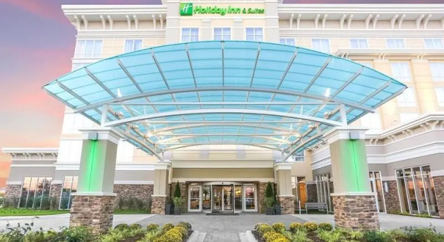 Кровать в общем номере Holiday Inn and Suites East Peoria by IHG