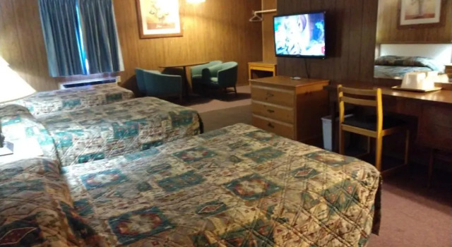 Трёхместный номер Standard South West Motel