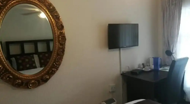 Двухместный номер Standard с балконом Corgi Guest House