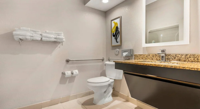 Двухместный люкс Comfort Inn & Suites Saint Louis Lafayette Square