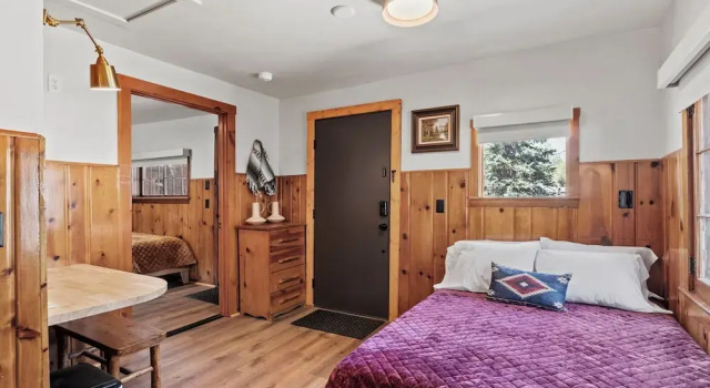 Timber Lodge Cabin 10, Varaa Lomakoti Hotellit Colorado Springs uima-altaalla, Uima-allas