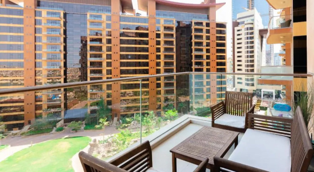Апартаменты c 1 комнатой Maison Privee - Spacious Apt on Palm Jumeirah w Sea Views and Premium Facilities Access
