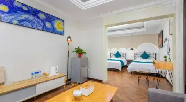 Люкс Deluxe Xiangsu Jia Boutique Homestay (Shangqiu High-Speed Railway Station)