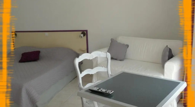 Auberge de la Couronne, Book Hostel / Vandrerhjem Hostels i Ardèche, Hostel / Vandrerhjem