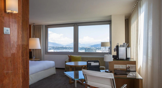 Двухместный полулюкс с видом на озеро InterContinental Genève by IHG