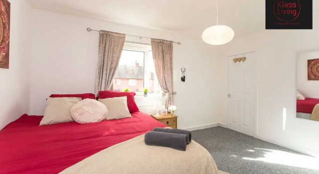 Two Bedroom House by Klass Living Serviced Accommodation Hamilton - Kenmar House With Parking & WiFi, Book Feriehus Hoteller i Hamilton med parkering, Parkering