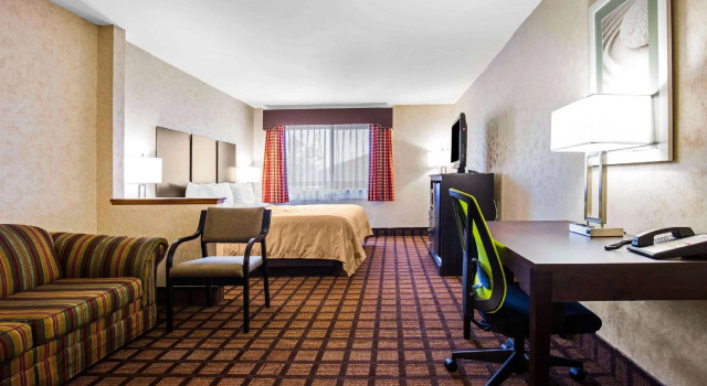 Suite Quality Inn Monee I-57