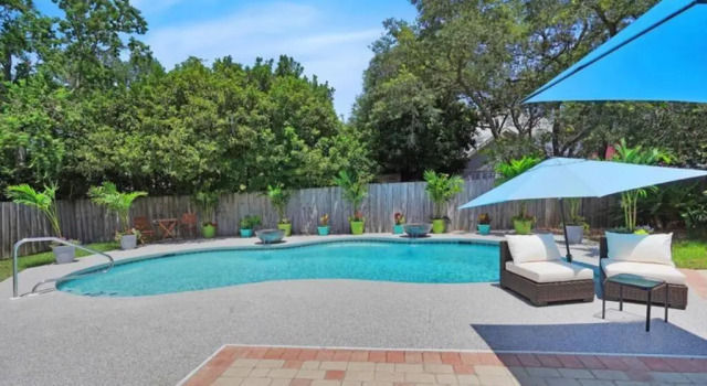 Tropical Beach Bungalow With Private Heated Pool, Забронировать Отель Джексонвилл-Бич Jacksonville Coast, рядом с Times Square Plaza