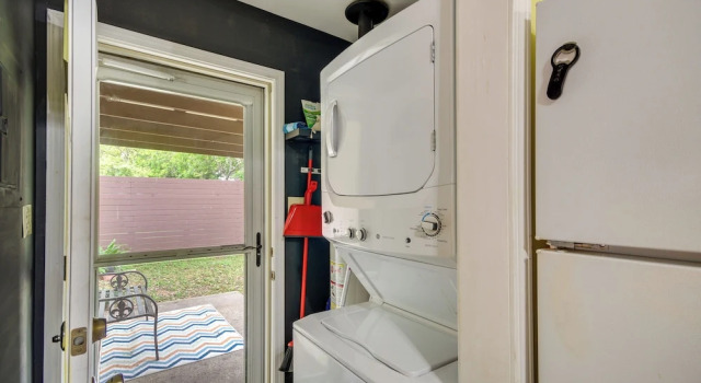 Walk to Beach! Romantic deja View Apt in Biloxi, Забронировать Дом для отпуска Билокси Миссисипи - побережье, рядом с Казино Beau Rivage