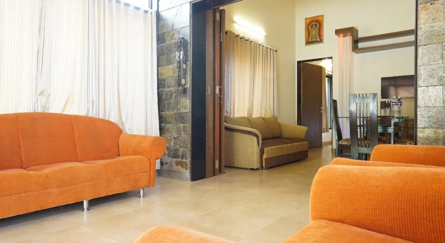 OYO 19690 Home Luxury Farm Lonavala Lake, Забронировать Фермерский дом Отели штата Махараштры с бассейном, Бассейн
