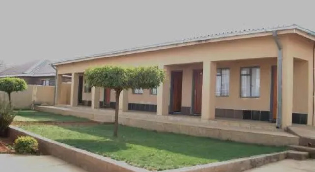 Refiloe Guesthouse, Забронировать Отель Лерибе Лесото