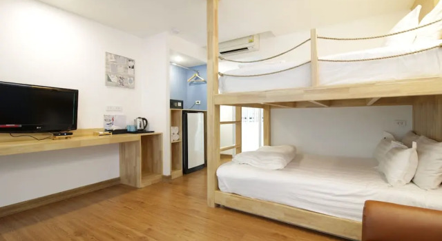 Четырёхместный номер Standard Tawaen Beach Resort