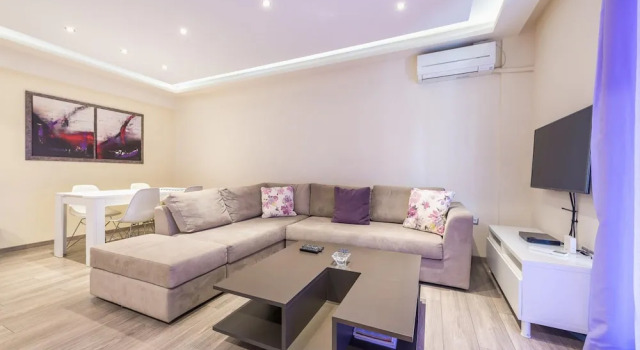 Апартаменты An Impressive 2 bdr Apt in Glyfada
