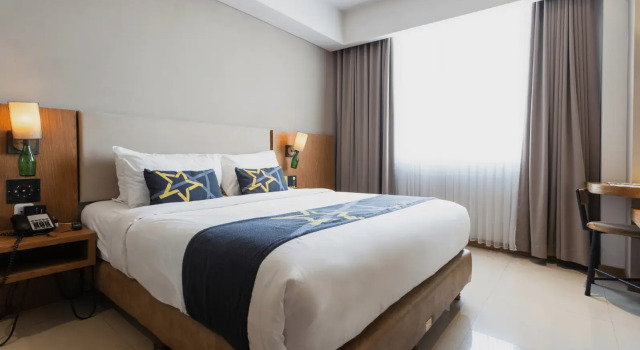 Номер Standard Yellow Star Ambarukmo Hotel