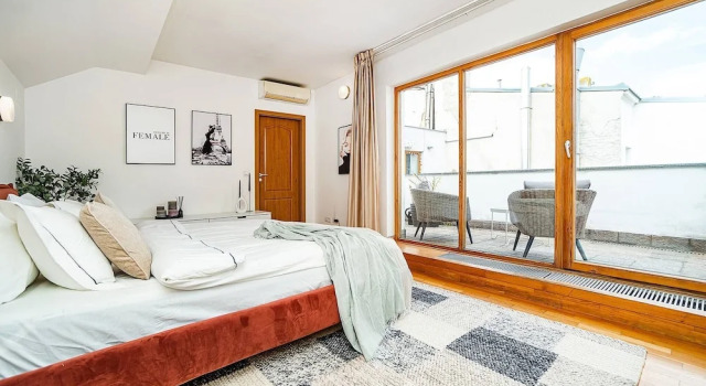 Lavish And Chic Duplex Apartment for Families and Couples
