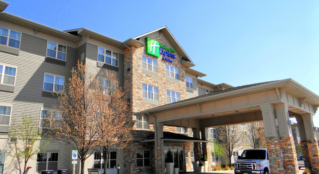 Holiday Inn Express & Suites Chicago West-Roselle by IHG, Book Hotel Hoteller i Roselle med parkering, Parkering