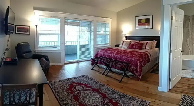 Люкс с балконом Friday Harbor Grand