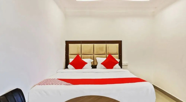 Hotel Meena International by OYO Rooms, Rezerwuj Hotel Shamshabad 